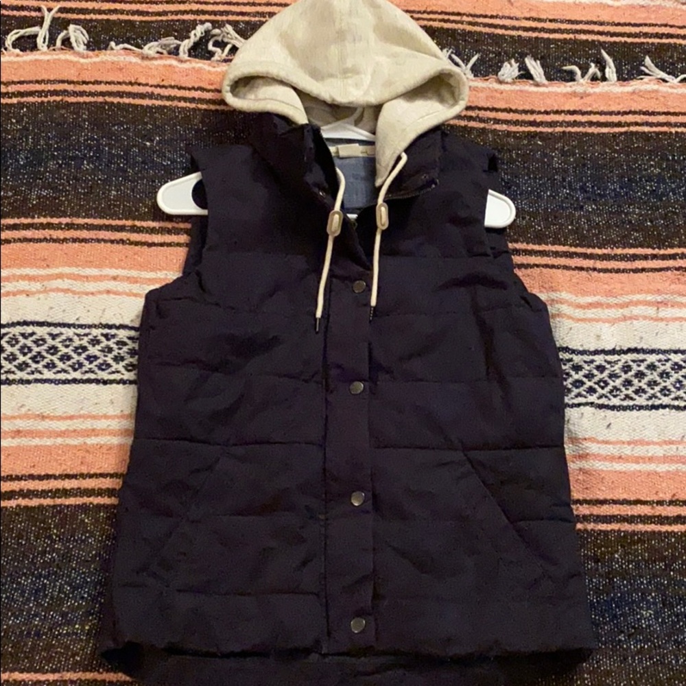 H&M SLEEVELESS PUFFY VEST WITH HOOD